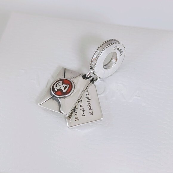 Pandora Harry Potter, Hogwarts Acceptance Letter Dangle Charm - Picture 3 of 6